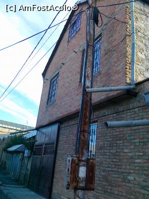 [P68] Casa Sfantului Gabriel în Tbilisi (bisericuţa se află în curte, dar existenţa ei nu poate fi nici măcar bănuită din stradă)  » foto by calator2000
 - 
<span class="allrVoted glyphicon glyphicon-heart hidden" id="av813091"></span>
<a class="m-l-10 hidden" id="sv813091" onclick="voting_Foto_DelVot(,813091,11911)" role="button">șterge vot <span class="glyphicon glyphicon-remove"></span></a>
<a id="v9813091" class=" c-red"  onclick="voting_Foto_SetVot(813091)" role="button"><span class="glyphicon glyphicon-heart-empty"></span> <b>LIKE</b> = Votează poza</a> <img class="hidden"  id="f813091W9" src="/imagini/loader.gif" border="0" /><span class="AjErrMes hidden" id="e813091ErM"></span>