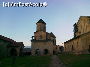 [P78] Mănăstirea Gelati - clopotniţa » foto by calator2000
 - 
<span class="allrVoted glyphicon glyphicon-heart hidden" id="av813101"></span>
<a class="m-l-10 hidden" id="sv813101" onclick="voting_Foto_DelVot(,813101,11911)" role="button">șterge vot <span class="glyphicon glyphicon-remove"></span></a>
<a id="v9813101" class=" c-red"  onclick="voting_Foto_SetVot(813101)" role="button"><span class="glyphicon glyphicon-heart-empty"></span> <b>LIKE</b> = Votează poza</a> <img class="hidden"  id="f813101W9" src="/imagini/loader.gif" border="0" /><span class="AjErrMes hidden" id="e813101ErM"></span>