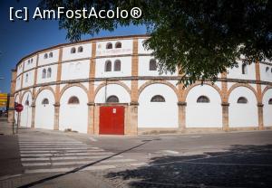 [P45] Plaza de Toros. In toate orasele vizitate era maro. Aici e alba! Una dintre cele mai vechi Plaza de Toros din Spania, care actualmente gazduiste spectacole. Poate vine si Mylène Farmer, cine stie...  » foto by cristina47*
 - 
<span class="allrVoted glyphicon glyphicon-heart hidden" id="av840212"></span>
<a class="m-l-10 hidden" id="sv840212" onclick="voting_Foto_DelVot(,840212,11914)" role="button">șterge vot <span class="glyphicon glyphicon-remove"></span></a>
<a id="v9840212" class=" c-red"  onclick="voting_Foto_SetVot(840212)" role="button"><span class="glyphicon glyphicon-heart-empty"></span> <b>LIKE</b> = Votează poza</a> <img class="hidden"  id="f840212W9" src="/imagini/loader.gif" border="0" /><span class="AjErrMes hidden" id="e840212ErM"></span>