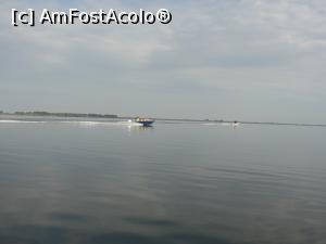 [P04] Cu barca pe unul dun lacurile Deltei » foto by Ioanin
 - 
<span class="allrVoted glyphicon glyphicon-heart hidden" id="av782211"></span>
<a class="m-l-10 hidden" id="sv782211" onclick="voting_Foto_DelVot(,782211,11916)" role="button">șterge vot <span class="glyphicon glyphicon-remove"></span></a>
<a id="v9782211" class=" c-red"  onclick="voting_Foto_SetVot(782211)" role="button"><span class="glyphicon glyphicon-heart-empty"></span> <b>LIKE</b> = Votează poza</a> <img class="hidden"  id="f782211W9" src="/imagini/loader.gif" border="0" /><span class="AjErrMes hidden" id="e782211ErM"></span>