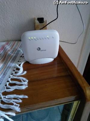 [P08] Router-ul WI-FI era chiar langa camera noastra, aveam acoperire inclusiv pe balcon. Se intampla sa mai pice netul, ieseam din camera si ii dadeam un restart (scoteam firul negru din spate si il bagam la loc) si se conecta din nou fara probleme.  » foto by TrustMe2
 - 
<span class="allrVoted glyphicon glyphicon-heart hidden" id="av525991"></span>
<a class="m-l-10 hidden" id="sv525991" onclick="voting_Foto_DelVot(,525991,11956)" role="button">șterge vot <span class="glyphicon glyphicon-remove"></span></a>
<a id="v9525991" class=" c-red"  onclick="voting_Foto_SetVot(525991)" role="button"><span class="glyphicon glyphicon-heart-empty"></span> <b>LIKE</b> = Votează poza</a> <img class="hidden"  id="f525991W9" src="/imagini/loader.gif" border="0" /><span class="AjErrMes hidden" id="e525991ErM"></span>