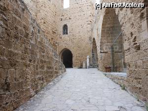 [P10] Girne - Printre zidururile masive, explorand constructia medievala.  » foto by iulianic
 - 
<span class="allrVoted glyphicon glyphicon-heart hidden" id="av382144"></span>
<a class="m-l-10 hidden" id="sv382144" onclick="voting_Foto_DelVot(,382144,12009)" role="button">șterge vot <span class="glyphicon glyphicon-remove"></span></a>
<a id="v9382144" class=" c-red"  onclick="voting_Foto_SetVot(382144)" role="button"><span class="glyphicon glyphicon-heart-empty"></span> <b>LIKE</b> = Votează poza</a> <img class="hidden"  id="f382144W9" src="/imagini/loader.gif" border="0" /><span class="AjErrMes hidden" id="e382144ErM"></span>