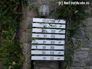 [P32] indicatoare catre camerele din bungalouri » foto by silvia tudoran
 - 
<span class="allrVoted glyphicon glyphicon-heart hidden" id="av345696"></span>
<a class="m-l-10 hidden" id="sv345696" onclick="voting_Foto_DelVot(,345696,12093)" role="button">șterge vot <span class="glyphicon glyphicon-remove"></span></a>
<a id="v9345696" class=" c-red"  onclick="voting_Foto_SetVot(345696)" role="button"><span class="glyphicon glyphicon-heart-empty"></span> <b>LIKE</b> = Votează poza</a> <img class="hidden"  id="f345696W9" src="/imagini/loader.gif" border="0" /><span class="AjErrMes hidden" id="e345696ErM"></span>