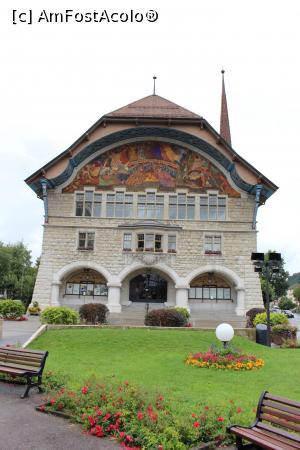 [P03] Le Locle, Primăria, Se văd fereastra oriel și fresca de deasupra intrării » foto by mprofeanu
 - 
<span class="allrVoted glyphicon glyphicon-heart hidden" id="av904574"></span>
<a class="m-l-10 hidden" id="sv904574" onclick="voting_Foto_DelVot(,904574,12175)" role="button">șterge vot <span class="glyphicon glyphicon-remove"></span></a>
<a id="v9904574" class=" c-red"  onclick="voting_Foto_SetVot(904574)" role="button"><span class="glyphicon glyphicon-heart-empty"></span> <b>LIKE</b> = Votează poza</a> <img class="hidden"  id="f904574W9" src="/imagini/loader.gif" border="0" /><span class="AjErrMes hidden" id="e904574ErM"></span>