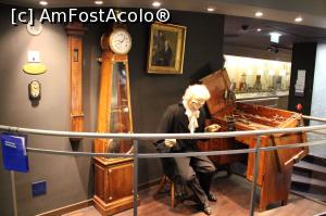 [P59] Le Locle, Muzeul Ceasului, Expoziția Vremurile Timpului, Jacques Frederic Houriet ne-a salutat politicos la plecare » foto by mprofeanu
 - 
<span class="allrVoted glyphicon glyphicon-heart hidden" id="av904649"></span>
<a class="m-l-10 hidden" id="sv904649" onclick="voting_Foto_DelVot(,904649,12175)" role="button">șterge vot <span class="glyphicon glyphicon-remove"></span></a>
<a id="v9904649" class=" c-red"  onclick="voting_Foto_SetVot(904649)" role="button"><span class="glyphicon glyphicon-heart-empty"></span> <b>LIKE</b> = Votează poza</a> <img class="hidden"  id="f904649W9" src="/imagini/loader.gif" border="0" /><span class="AjErrMes hidden" id="e904649ErM"></span>