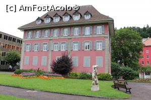[P07] Le Locle, O “Casă Ceasornicărie” specifică orașului aflată în spatele Primăriei cu ferestre și obloane » foto by mprofeanu
 - 
<span class="allrVoted glyphicon glyphicon-heart hidden" id="av904579"></span>
<a class="m-l-10 hidden" id="sv904579" onclick="voting_Foto_DelVot(,904579,12175)" role="button">șterge vot <span class="glyphicon glyphicon-remove"></span></a>
<a id="v9904579" class=" c-red"  onclick="voting_Foto_SetVot(904579)" role="button"><span class="glyphicon glyphicon-heart-empty"></span> <b>LIKE</b> = Votează poza</a> <img class="hidden"  id="f904579W9" src="/imagini/loader.gif" border="0" /><span class="AjErrMes hidden" id="e904579ErM"></span>