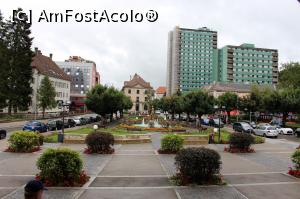 [P09] Le Locle, O părticică din “Orașul Ceasornicărie”, în dreapta Cazinoul, clădirea ascunsă roz, în stânga o clădire cu ferestre și obloane specifică orașului » foto by mprofeanu
 - 
<span class="allrVoted glyphicon glyphicon-heart hidden" id="av904582"></span>
<a class="m-l-10 hidden" id="sv904582" onclick="voting_Foto_DelVot(,904582,12175)" role="button">șterge vot <span class="glyphicon glyphicon-remove"></span></a>
<a id="v9904582" class=" c-red"  onclick="voting_Foto_SetVot(904582)" role="button"><span class="glyphicon glyphicon-heart-empty"></span> <b>LIKE</b> = Votează poza</a> <img class="hidden"  id="f904582W9" src="/imagini/loader.gif" border="0" /><span class="AjErrMes hidden" id="e904582ErM"></span>