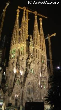 [P228] Sagrada Familia, Fatada Nasterii, luminata noaptea. Duminica Over. » foto by TraianS
 - 
<span class="allrVoted glyphicon glyphicon-heart hidden" id="av287875"></span>
<a class="m-l-10 hidden" id="sv287875" onclick="voting_Foto_DelVot(,287875,12198)" role="button">șterge vot <span class="glyphicon glyphicon-remove"></span></a>
<a id="v9287875" class=" c-red"  onclick="voting_Foto_SetVot(287875)" role="button"><span class="glyphicon glyphicon-heart-empty"></span> <b>LIKE</b> = Votează poza</a> <img class="hidden"  id="f287875W9" src="/imagini/loader.gif" border="0" /><span class="AjErrMes hidden" id="e287875ErM"></span>