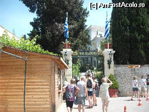 [P11] Intrarea la Palatul Achilleon » foto by maria55 †
 - 
<span class="allrVoted glyphicon glyphicon-heart hidden" id="av513234"></span>
<a class="m-l-10 hidden" id="sv513234" onclick="voting_Foto_DelVot(,513234,12234)" role="button">șterge vot <span class="glyphicon glyphicon-remove"></span></a>
<a id="v9513234" class=" c-red"  onclick="voting_Foto_SetVot(513234)" role="button"><span class="glyphicon glyphicon-heart-empty"></span> <b>LIKE</b> = Votează poza</a> <img class="hidden"  id="f513234W9" src="/imagini/loader.gif" border="0" /><span class="AjErrMes hidden" id="e513234ErM"></span>