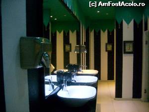 [P30] WC-ul restaurantului » foto by dumi74*
 - 
<span class="allrVoted glyphicon glyphicon-heart hidden" id="av518379"></span>
<a class="m-l-10 hidden" id="sv518379" onclick="voting_Foto_DelVot(,518379,12245)" role="button">șterge vot <span class="glyphicon glyphicon-remove"></span></a>
<a id="v9518379" class=" c-red"  onclick="voting_Foto_SetVot(518379)" role="button"><span class="glyphicon glyphicon-heart-empty"></span> <b>LIKE</b> = Votează poza</a> <img class="hidden"  id="f518379W9" src="/imagini/loader.gif" border="0" /><span class="AjErrMes hidden" id="e518379ErM"></span>