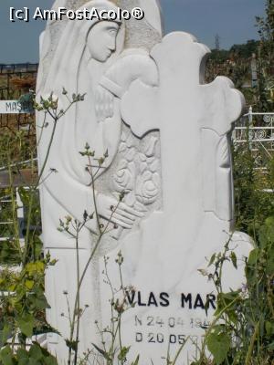 [P02] Piatra funerara, design modern » foto by cristianam
 - 
<span class="allrVoted glyphicon glyphicon-heart hidden" id="av892340"></span>
<a class="m-l-10 hidden" id="sv892340" onclick="voting_Foto_DelVot(,892340,12372)" role="button">șterge vot <span class="glyphicon glyphicon-remove"></span></a>
<a id="v9892340" class=" c-red"  onclick="voting_Foto_SetVot(892340)" role="button"><span class="glyphicon glyphicon-heart-empty"></span> <b>LIKE</b> = Votează poza</a> <img class="hidden"  id="f892340W9" src="/imagini/loader.gif" border="0" /><span class="AjErrMes hidden" id="e892340ErM"></span>