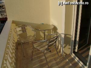 [P05] Vedere ansamblu 5 Villa Ikaros - Balcon - 2 scaune + masa metal, balustrada buna de uscat prosoape, Usa termopan + plasa mobila in dreapta.  » foto by alex16ss
 - 
<span class="allrVoted glyphicon glyphicon-heart hidden" id="av354218"></span>
<a class="m-l-10 hidden" id="sv354218" onclick="voting_Foto_DelVot(,354218,12445)" role="button">șterge vot <span class="glyphicon glyphicon-remove"></span></a>
<a id="v9354218" class=" c-red"  onclick="voting_Foto_SetVot(354218)" role="button"><span class="glyphicon glyphicon-heart-empty"></span> <b>LIKE</b> = Votează poza</a> <img class="hidden"  id="f354218W9" src="/imagini/loader.gif" border="0" /><span class="AjErrMes hidden" id="e354218ErM"></span>