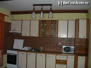 [P08] bucataria, in stanga este si un frigider destul de mare » foto by A.E.N
 - 
<span class="allrVoted glyphicon glyphicon-heart hidden" id="av354231"></span>
<a class="m-l-10 hidden" id="sv354231" onclick="voting_Foto_DelVot(,354231,12447)" role="button">șterge vot <span class="glyphicon glyphicon-remove"></span></a>
<a id="v9354231" class=" c-red"  onclick="voting_Foto_SetVot(354231)" role="button"><span class="glyphicon glyphicon-heart-empty"></span> <b>LIKE</b> = Votează poza</a> <img class="hidden"  id="f354231W9" src="/imagini/loader.gif" border="0" /><span class="AjErrMes hidden" id="e354231ErM"></span>