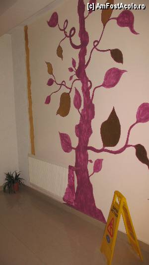 [P09] Decor pe holul etajului nostru » foto by kikiritzi
 - 
<span class="allrVoted glyphicon glyphicon-heart hidden" id="av357470"></span>
<a class="m-l-10 hidden" id="sv357470" onclick="voting_Foto_DelVot(,357470,12546)" role="button">șterge vot <span class="glyphicon glyphicon-remove"></span></a>
<a id="v9357470" class=" c-red"  onclick="voting_Foto_SetVot(357470)" role="button"><span class="glyphicon glyphicon-heart-empty"></span> <b>LIKE</b> = Votează poza</a> <img class="hidden"  id="f357470W9" src="/imagini/loader.gif" border="0" /><span class="AjErrMes hidden" id="e357470ErM"></span>