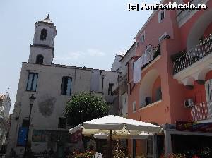 [P17] Ischia Ponte este mult mai linistit, imaginea unei asezari vechi de pescari, cu case colorate, cu rufe puse la uscat!  » foto by balasa violeta
 - 
<span class="allrVoted glyphicon glyphicon-heart hidden" id="av640263"></span>
<a class="m-l-10 hidden" id="sv640263" onclick="voting_Foto_DelVot(,640263,12624)" role="button">șterge vot <span class="glyphicon glyphicon-remove"></span></a>
<a id="v9640263" class=" c-red"  onclick="voting_Foto_SetVot(640263)" role="button"><span class="glyphicon glyphicon-heart-empty"></span> <b>LIKE</b> = Votează poza</a> <img class="hidden"  id="f640263W9" src="/imagini/loader.gif" border="0" /><span class="AjErrMes hidden" id="e640263ErM"></span>