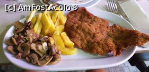 [P45] Paraiso del Jamón, şniţel de vită » foto by irinad
 - 
<span class="allrVoted glyphicon glyphicon-heart hidden" id="av1280998"></span>
<a class="m-l-10 hidden" id="sv1280998" onclick="voting_Foto_DelVot(,1280998,12730)" role="button">șterge vot <span class="glyphicon glyphicon-remove"></span></a>
<a id="v91280998" class=" c-red"  onclick="voting_Foto_SetVot(1280998)" role="button"><span class="glyphicon glyphicon-heart-empty"></span> <b>LIKE</b> = Votează poza</a> <img class="hidden"  id="f1280998W9" src="/imagini/loader.gif" border="0" /><span class="AjErrMes hidden" id="e1280998ErM"></span>