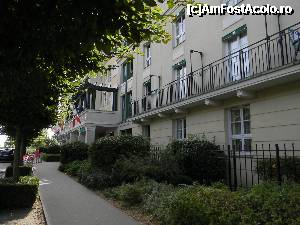 [P02] Intrarea in hotel. Pe strada nu mai era liber nici un loc de parcare.  » foto by MCM
 - 
<span class="allrVoted glyphicon glyphicon-heart hidden" id="av366275"></span>
<a class="m-l-10 hidden" id="sv366275" onclick="voting_Foto_DelVot(,366275,12742)" role="button">șterge vot <span class="glyphicon glyphicon-remove"></span></a>
<a id="v9366275" class=" c-red"  onclick="voting_Foto_SetVot(366275)" role="button"><span class="glyphicon glyphicon-heart-empty"></span> <b>LIKE</b> = Votează poza</a> <img class="hidden"  id="f366275W9" src="/imagini/loader.gif" border="0" /><span class="AjErrMes hidden" id="e366275ErM"></span>