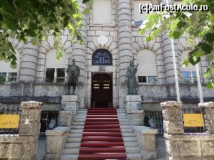 [P04] Intrare în Palatul Preşedintelui » foto by Marian Preda
 - 
<span class="allrVoted glyphicon glyphicon-heart hidden" id="av587130"></span>
<a class="m-l-10 hidden" id="sv587130" onclick="voting_Foto_DelVot(,587130,12772)" role="button">șterge vot <span class="glyphicon glyphicon-remove"></span></a>
<a id="v9587130" class=" c-red"  onclick="voting_Foto_SetVot(587130)" role="button"><span class="glyphicon glyphicon-heart-empty"></span> <b>LIKE</b> = Votează poza</a> <img class="hidden"  id="f587130W9" src="/imagini/loader.gif" border="0" /><span class="AjErrMes hidden" id="e587130ErM"></span>