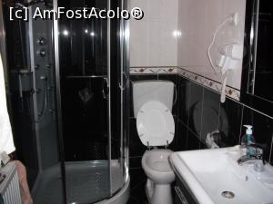 [P09] Din baie. Dușul cu multe funcții! Totul strălucea de curățenie.  » foto by Zoazore
 - 
<span class="allrVoted glyphicon glyphicon-heart hidden" id="av885294"></span>
<a class="m-l-10 hidden" id="sv885294" onclick="voting_Foto_DelVot(,885294,12803)" role="button">șterge vot <span class="glyphicon glyphicon-remove"></span></a>
<a id="v9885294" class=" c-red"  onclick="voting_Foto_SetVot(885294)" role="button"><span class="glyphicon glyphicon-heart-empty"></span> <b>LIKE</b> = Votează poza</a> <img class="hidden"  id="f885294W9" src="/imagini/loader.gif" border="0" /><span class="AjErrMes hidden" id="e885294ErM"></span>