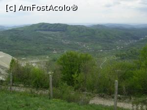 [P27] Mănăstirea Arnota - Peisaj văzut de la mănăstire. » foto by iulianic
 - 
<span class="allrVoted glyphicon glyphicon-heart hidden" id="av1236259"></span>
<a class="m-l-10 hidden" id="sv1236259" onclick="voting_Foto_DelVot(,1236259,12858)" role="button">șterge vot <span class="glyphicon glyphicon-remove"></span></a>
<a id="v91236259" class=" c-red"  onclick="voting_Foto_SetVot(1236259)" role="button"><span class="glyphicon glyphicon-heart-empty"></span> <b>LIKE</b> = Votează poza</a> <img class="hidden"  id="f1236259W9" src="/imagini/loader.gif" border="0" /><span class="AjErrMes hidden" id="e1236259ErM"></span>
