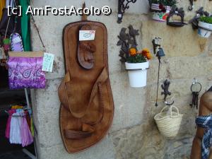 [P12] Mă încântă o sanda de piele agătată pe un perete » foto by mireille
 - 
<span class="allrVoted glyphicon glyphicon-heart hidden" id="av1058444"></span>
<a class="m-l-10 hidden" id="sv1058444" onclick="voting_Foto_DelVot(,1058444,12863)" role="button">șterge vot <span class="glyphicon glyphicon-remove"></span></a>
<a id="v91058444" class=" c-red"  onclick="voting_Foto_SetVot(1058444)" role="button"><span class="glyphicon glyphicon-heart-empty"></span> <b>LIKE</b> = Votează poza</a> <img class="hidden"  id="f1058444W9" src="/imagini/loader.gif" border="0" /><span class="AjErrMes hidden" id="e1058444ErM"></span>