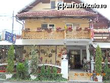 [P05] Fatada pensiunii cu restaurantul la parter si camerele la etaj si mansarda.  » foto by mutzi2
 - 
<span class="allrVoted glyphicon glyphicon-heart hidden" id="av371779"></span>
<a class="m-l-10 hidden" id="sv371779" onclick="voting_Foto_DelVot(,371779,12866)" role="button">șterge vot <span class="glyphicon glyphicon-remove"></span></a>
<a id="v9371779" class=" c-red"  onclick="voting_Foto_SetVot(371779)" role="button"><span class="glyphicon glyphicon-heart-empty"></span> <b>LIKE</b> = Votează poza</a> <img class="hidden"  id="f371779W9" src="/imagini/loader.gif" border="0" /><span class="AjErrMes hidden" id="e371779ErM"></span>