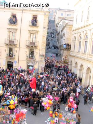 [P38] Procesiune la Caltagirone, Sicilia » foto by Michi
 - 
<span class="allrVoted glyphicon glyphicon-heart hidden" id="av1163299"></span>
<a class="m-l-10 hidden" id="sv1163299" onclick="voting_Foto_DelVot(,1163299,12926)" role="button">șterge vot <span class="glyphicon glyphicon-remove"></span></a>
<a id="v91163299" class=" c-red"  onclick="voting_Foto_SetVot(1163299)" role="button"><span class="glyphicon glyphicon-heart-empty"></span> <b>LIKE</b> = Votează poza</a> <img class="hidden"  id="f1163299W9" src="/imagini/loader.gif" border="0" /><span class="AjErrMes hidden" id="e1163299ErM"></span>