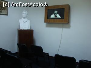 [P30] Pe tot parcursul vizitei noastre fondul sonor a fost asigurat de o înregistrare în care Mihail Sadoveanu recită din creațiile lui Mihai Eminescu, fiind acompaniat de minunata Baladă a lui Ciprian Porumbescu.  » foto by Floryn81
 - 
<span class="allrVoted glyphicon glyphicon-heart hidden" id="av764028"></span>
<a class="m-l-10 hidden" id="sv764028" onclick="voting_Foto_DelVot(,764028,12941)" role="button">șterge vot <span class="glyphicon glyphicon-remove"></span></a>
<a id="v9764028" class=" c-red"  onclick="voting_Foto_SetVot(764028)" role="button"><span class="glyphicon glyphicon-heart-empty"></span> <b>LIKE</b> = Votează poza</a> <img class="hidden"  id="f764028W9" src="/imagini/loader.gif" border="0" /><span class="AjErrMes hidden" id="e764028ErM"></span>