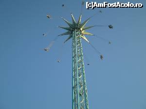 [P04] Prater turm, carusel cu scaune prinse de lanțuri, care se înală aproape 117 m. și acolo se rotesc scaunele în plan orizonatal.  » foto by Mihai18
 - 
<span class="allrVoted glyphicon glyphicon-heart hidden" id="av698937"></span>
<a class="m-l-10 hidden" id="sv698937" onclick="voting_Foto_DelVot(,698937,12981)" role="button">șterge vot <span class="glyphicon glyphicon-remove"></span></a>
<a id="v9698937" class=" c-red"  onclick="voting_Foto_SetVot(698937)" role="button"><span class="glyphicon glyphicon-heart-empty"></span> <b>LIKE</b> = Votează poza</a> <img class="hidden"  id="f698937W9" src="/imagini/loader.gif" border="0" /><span class="AjErrMes hidden" id="e698937ErM"></span>