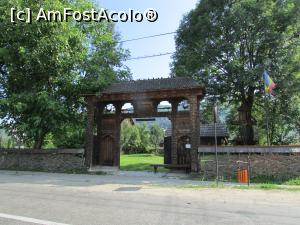 [P01] Poarta maramureșeană de la intrarea în Muzeul Tărăncii Române » foto by crismis
 - 
<span class="allrVoted glyphicon glyphicon-heart hidden" id="av795629"></span>
<a class="m-l-10 hidden" id="sv795629" onclick="voting_Foto_DelVot(,795629,13024)" role="button">șterge vot <span class="glyphicon glyphicon-remove"></span></a>
<a id="v9795629" class=" c-red"  onclick="voting_Foto_SetVot(795629)" role="button"><span class="glyphicon glyphicon-heart-empty"></span> <b>LIKE</b> = Votează poza</a> <img class="hidden"  id="f795629W9" src="/imagini/loader.gif" border="0" /><span class="AjErrMes hidden" id="e795629ErM"></span>
