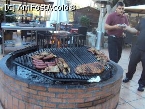 [P03] 3. În mijlocul terasei este un grătar impresionant dar, care, din nefericire, nu are legătură cu noi.  » foto by msnd
 - 
<span class="allrVoted glyphicon glyphicon-heart hidden" id="av946904"></span>
<a class="m-l-10 hidden" id="sv946904" onclick="voting_Foto_DelVot(,946904,13127)" role="button">șterge vot <span class="glyphicon glyphicon-remove"></span></a>
<a id="v9946904" class=" c-red"  onclick="voting_Foto_SetVot(946904)" role="button"><span class="glyphicon glyphicon-heart-empty"></span> <b>LIKE</b> = Votează poza</a> <img class="hidden"  id="f946904W9" src="/imagini/loader.gif" border="0" /><span class="AjErrMes hidden" id="e946904ErM"></span>