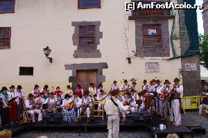 [P21] spectacol cu cantece traditionale in capitala insulei » foto by osna
 - 
<span class="allrVoted glyphicon glyphicon-heart hidden" id="av553201"></span>
<a class="m-l-10 hidden" id="sv553201" onclick="voting_Foto_DelVot(,553201,13127)" role="button">șterge vot <span class="glyphicon glyphicon-remove"></span></a>
<a id="v9553201" class=" c-red"  onclick="voting_Foto_SetVot(553201)" role="button"><span class="glyphicon glyphicon-heart-empty"></span> <b>LIKE</b> = Votează poza</a> <img class="hidden"  id="f553201W9" src="/imagini/loader.gif" border="0" /><span class="AjErrMes hidden" id="e553201ErM"></span>