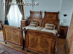[P19] Unul din dormitoare. În stânga este intrarea spre tunelul secret, mascat de o draperie groasă, înflorată. » foto by maryka
 - 
<span class="allrVoted glyphicon glyphicon-heart hidden" id="av1298870"></span>
<a class="m-l-10 hidden" id="sv1298870" onclick="voting_Foto_DelVot(,1298870,13139)" role="button">șterge vot <span class="glyphicon glyphicon-remove"></span></a>
<a id="v91298870" class=" c-red"  onclick="voting_Foto_SetVot(1298870)" role="button"><span class="glyphicon glyphicon-heart-empty"></span> <b>LIKE</b> = Votează poza</a> <img class="hidden"  id="f1298870W9" src="/imagini/loader.gif" border="0" /><span class="AjErrMes hidden" id="e1298870ErM"></span>