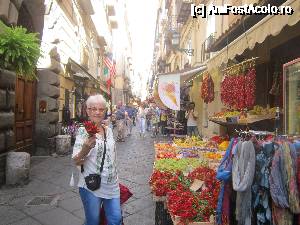 [P11] Pe o strada comerciala, de toate pentru toti. Pentru voi -un buchetel de ardei iuti.  » foto by bica adriana
 - 
<span class="allrVoted glyphicon glyphicon-heart hidden" id="av690684"></span>
<a class="m-l-10 hidden" id="sv690684" onclick="voting_Foto_DelVot(,690684,13144)" role="button">șterge vot <span class="glyphicon glyphicon-remove"></span></a>
<a id="v9690684" class=" c-red"  onclick="voting_Foto_SetVot(690684)" role="button"><span class="glyphicon glyphicon-heart-empty"></span> <b>LIKE</b> = Votează poza</a> <img class="hidden"  id="f690684W9" src="/imagini/loader.gif" border="0" /><span class="AjErrMes hidden" id="e690684ErM"></span>