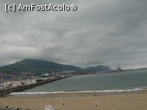 [P31] Getxo, o altă bucată de plajă; în depărtare se vede portul, Bilbao e unul din marile porturi ale Spaniei » foto by RoxanaGRS
 - 
<span class="allrVoted glyphicon glyphicon-heart hidden" id="av958800"></span>
<a class="m-l-10 hidden" id="sv958800" onclick="voting_Foto_DelVot(,958800,13148)" role="button">șterge vot <span class="glyphicon glyphicon-remove"></span></a>
<a id="v9958800" class=" c-red"  onclick="voting_Foto_SetVot(958800)" role="button"><span class="glyphicon glyphicon-heart-empty"></span> <b>LIKE</b> = Votează poza</a> <img class="hidden"  id="f958800W9" src="/imagini/loader.gif" border="0" /><span class="AjErrMes hidden" id="e958800ErM"></span>