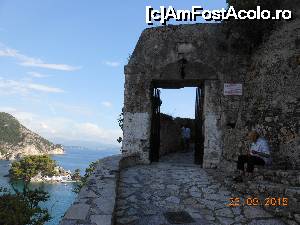 [P16] Parga - Castelul Veneţian, intrarea principală.  » foto by iulianic
 - 
<span class="allrVoted glyphicon glyphicon-heart hidden" id="av681806"></span>
<a class="m-l-10 hidden" id="sv681806" onclick="voting_Foto_DelVot(,681806,13156)" role="button">șterge vot <span class="glyphicon glyphicon-remove"></span></a>
<a id="v9681806" class=" c-red"  onclick="voting_Foto_SetVot(681806)" role="button"><span class="glyphicon glyphicon-heart-empty"></span> <b>LIKE</b> = Votează poza</a> <img class="hidden"  id="f681806W9" src="/imagini/loader.gif" border="0" /><span class="AjErrMes hidden" id="e681806ErM"></span>