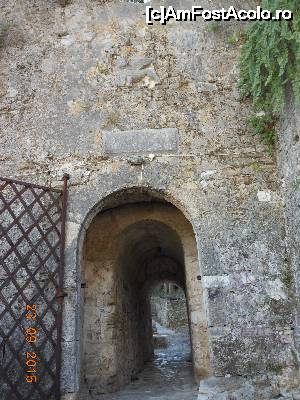 [P39] Parga - Castelul Veneţian, intrarea şi leul înaripat.  » foto by iulianic
 - 
<span class="allrVoted glyphicon glyphicon-heart hidden" id="av681829"></span>
<a class="m-l-10 hidden" id="sv681829" onclick="voting_Foto_DelVot(,681829,13156)" role="button">șterge vot <span class="glyphicon glyphicon-remove"></span></a>
<a id="v9681829" class=" c-red"  onclick="voting_Foto_SetVot(681829)" role="button"><span class="glyphicon glyphicon-heart-empty"></span> <b>LIKE</b> = Votează poza</a> <img class="hidden"  id="f681829W9" src="/imagini/loader.gif" border="0" /><span class="AjErrMes hidden" id="e681829ErM"></span>