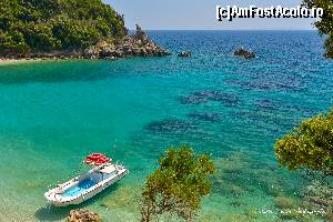 [P20] Uite asa va asteapta barcuta cat timp va balaciti voi la Sarakiniko in Golful Piratilor. Barcagiul poate sa va astepte pana cel tarziu la ora 18.00 cand va intoarceti in Parga.  » foto by Vlahos2003
 - 
<span class="allrVoted glyphicon glyphicon-heart hidden" id="av663415"></span>
<a class="m-l-10 hidden" id="sv663415" onclick="voting_Foto_DelVot(,663415,13156)" role="button">șterge vot <span class="glyphicon glyphicon-remove"></span></a>
<a id="v9663415" class=" c-red"  onclick="voting_Foto_SetVot(663415)" role="button"><span class="glyphicon glyphicon-heart-empty"></span> <b>LIKE</b> = Votează poza</a> <img class="hidden"  id="f663415W9" src="/imagini/loader.gif" border="0" /><span class="AjErrMes hidden" id="e663415ErM"></span>