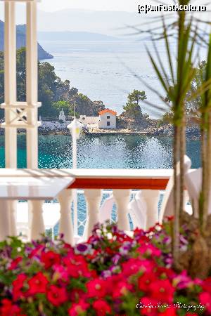 [P27] Panagia si florile din Parga.  » foto by Vlahos2003
 - 
<span class="allrVoted glyphicon glyphicon-heart hidden" id="av663427"></span>
<a class="m-l-10 hidden" id="sv663427" onclick="voting_Foto_DelVot(,663427,13156)" role="button">șterge vot <span class="glyphicon glyphicon-remove"></span></a>
<a id="v9663427" class=" c-red"  onclick="voting_Foto_SetVot(663427)" role="button"><span class="glyphicon glyphicon-heart-empty"></span> <b>LIKE</b> = Votează poza</a> <img class="hidden"  id="f663427W9" src="/imagini/loader.gif" border="0" /><span class="AjErrMes hidden" id="e663427ErM"></span>