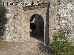 [P17] Intrarea în castel.  » foto by Ioan Raita
 - 
<span class="allrVoted glyphicon glyphicon-heart hidden" id="av817214"></span>
<a class="m-l-10 hidden" id="sv817214" onclick="voting_Foto_DelVot(,817214,13156)" role="button">șterge vot <span class="glyphicon glyphicon-remove"></span></a>
<a id="v9817214" class=" c-red"  onclick="voting_Foto_SetVot(817214)" role="button"><span class="glyphicon glyphicon-heart-empty"></span> <b>LIKE</b> = Votează poza</a> <img class="hidden"  id="f817214W9" src="/imagini/loader.gif" border="0" /><span class="AjErrMes hidden" id="e817214ErM"></span>