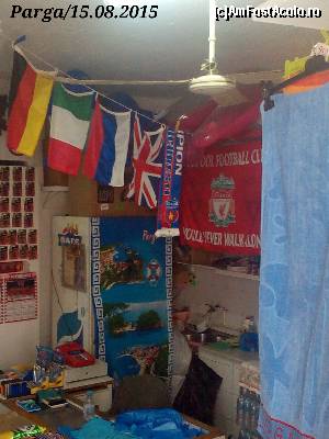 [P28]  ,,O iubire ros-albastra', un fular cu culorile campioanei României dintr-un mic magazin din centrul stațiunii.  » foto by ovidiuyepi
 - 
<span class="allrVoted glyphicon glyphicon-heart hidden" id="av668111"></span>
<a class="m-l-10 hidden" id="sv668111" onclick="voting_Foto_DelVot(,668111,13156)" role="button">șterge vot <span class="glyphicon glyphicon-remove"></span></a>
<a id="v9668111" class=" c-red"  onclick="voting_Foto_SetVot(668111)" role="button"><span class="glyphicon glyphicon-heart-empty"></span> <b>LIKE</b> = Votează poza</a> <img class="hidden"  id="f668111W9" src="/imagini/loader.gif" border="0" /><span class="AjErrMes hidden" id="e668111ErM"></span>