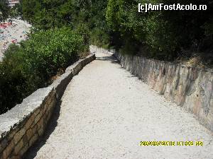 [P18] drumul pe care se urca la castel » foto by adryana
 - 
<span class="allrVoted glyphicon glyphicon-heart hidden" id="av668260"></span>
<a class="m-l-10 hidden" id="sv668260" onclick="voting_Foto_DelVot(,668260,13156)" role="button">șterge vot <span class="glyphicon glyphicon-remove"></span></a>
<a id="v9668260" class=" c-red"  onclick="voting_Foto_SetVot(668260)" role="button"><span class="glyphicon glyphicon-heart-empty"></span> <b>LIKE</b> = Votează poza</a> <img class="hidden"  id="f668260W9" src="/imagini/loader.gif" border="0" /><span class="AjErrMes hidden" id="e668260ErM"></span>