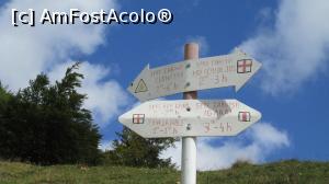 [P10] Indicatoarele cu cele 4 trasee, cine vrea in Pestera-Magura merge la dreapta » foto by simplegirl
 - 
<span class="allrVoted glyphicon glyphicon-heart hidden" id="av911149"></span>
<a class="m-l-10 hidden" id="sv911149" onclick="voting_Foto_DelVot(,911149,13179)" role="button">șterge vot <span class="glyphicon glyphicon-remove"></span></a>
<a id="v9911149" class=" c-red"  onclick="voting_Foto_SetVot(911149)" role="button"><span class="glyphicon glyphicon-heart-empty"></span> <b>LIKE</b> = Votează poza</a> <img class="hidden"  id="f911149W9" src="/imagini/loader.gif" border="0" /><span class="AjErrMes hidden" id="e911149ErM"></span>