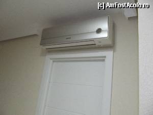 [P19] unul din aerele conditionate, aveam 3 sus, n-am inteles de ce... asta bate catre bucatarie, mai era unul deasupra canapelei din living si unul in dormitor » foto by Angelinne
 - 
<span class="allrVoted glyphicon glyphicon-heart hidden" id="av383952"></span>
<a class="m-l-10 hidden" id="sv383952" onclick="voting_Foto_DelVot(,383952,13197)" role="button">șterge vot <span class="glyphicon glyphicon-remove"></span></a>
<a id="v9383952" class=" c-red"  onclick="voting_Foto_SetVot(383952)" role="button"><span class="glyphicon glyphicon-heart-empty"></span> <b>LIKE</b> = Votează poza</a> <img class="hidden"  id="f383952W9" src="/imagini/loader.gif" border="0" /><span class="AjErrMes hidden" id="e383952ErM"></span>