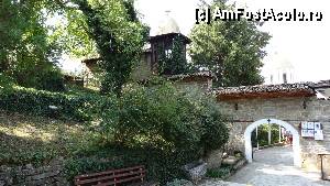 [P42] Arbanassi / Clopotnița și intrarea spre biserica Mănăstirii Sf. Nicolae Ciudotvoreț » foto by bog68
 - 
<span class="allrVoted glyphicon glyphicon-heart hidden" id="av371925"></span>
<a class="m-l-10 hidden" id="sv371925" onclick="voting_Foto_DelVot(,371925,13213)" role="button">șterge vot <span class="glyphicon glyphicon-remove"></span></a>
<a id="v9371925" class=" c-red"  onclick="voting_Foto_SetVot(371925)" role="button"><span class="glyphicon glyphicon-heart-empty"></span> <b>LIKE</b> = Votează poza</a> <img class="hidden"  id="f371925W9" src="/imagini/loader.gif" border="0" /><span class="AjErrMes hidden" id="e371925ErM"></span>