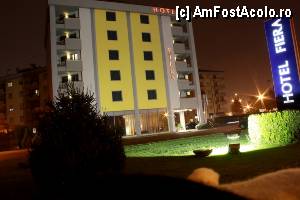 [P01] Hotelul cu pricina... by night » foto by le_maitre
 - 
<span class="allrVoted glyphicon glyphicon-heart hidden" id="av387181"></span>
<a class="m-l-10 hidden" id="sv387181" onclick="voting_Foto_DelVot(,387181,13274)" role="button">șterge vot <span class="glyphicon glyphicon-remove"></span></a>
<a id="v9387181" class=" c-red"  onclick="voting_Foto_SetVot(387181)" role="button"><span class="glyphicon glyphicon-heart-empty"></span> <b>LIKE</b> = Votează poza</a> <img class="hidden"  id="f387181W9" src="/imagini/loader.gif" border="0" /><span class="AjErrMes hidden" id="e387181ErM"></span>