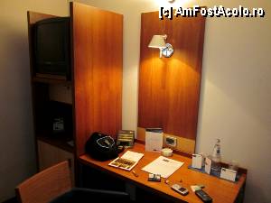 [P10] Masa cu pricina, în stânga sa sus este televizorul Grundig de pe vremea La Piovrei » foto by le_maitre
 - 
<span class="allrVoted glyphicon glyphicon-heart hidden" id="av387190"></span>
<a class="m-l-10 hidden" id="sv387190" onclick="voting_Foto_DelVot(,387190,13274)" role="button">șterge vot <span class="glyphicon glyphicon-remove"></span></a>
<a id="v9387190" class=" c-red"  onclick="voting_Foto_SetVot(387190)" role="button"><span class="glyphicon glyphicon-heart-empty"></span> <b>LIKE</b> = Votează poza</a> <img class="hidden"  id="f387190W9" src="/imagini/loader.gif" border="0" /><span class="AjErrMes hidden" id="e387190ErM"></span>