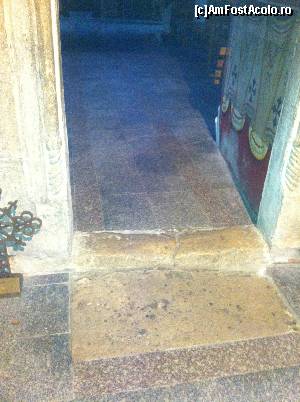 [P06] Pragul de la intrarea în Biserică, vechi de 400 de ani » foto by Yersinia Pestis
 - 
<span class="allrVoted glyphicon glyphicon-heart hidden" id="av574923"></span>
<a class="m-l-10 hidden" id="sv574923" onclick="voting_Foto_DelVot(,574923,13284)" role="button">șterge vot <span class="glyphicon glyphicon-remove"></span></a>
<a id="v9574923" class=" c-red"  onclick="voting_Foto_SetVot(574923)" role="button"><span class="glyphicon glyphicon-heart-empty"></span> <b>LIKE</b> = Votează poza</a> <img class="hidden"  id="f574923W9" src="/imagini/loader.gif" border="0" /><span class="AjErrMes hidden" id="e574923ErM"></span>