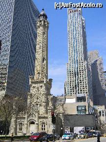 P03 [MAY-2011] Chicago Water Tower, cel care a dat numele hotelului prin proximitatea cu el. Aceasta cladire a fost cea mai inalta cladire care a rezistat incendiului din 1871 care a devastat orasul. 