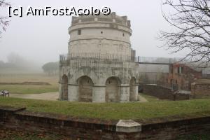 [P13] Ravenna, Mausoleo di Teodorico, dimineața la ora deschiderii, 8:30, are două nivele ce se vizitează separat.... » foto by mprofeanu
 - 
<span class="allrVoted glyphicon glyphicon-heart hidden" id="av1348794"></span>
<a class="m-l-10 hidden" id="sv1348794" onclick="voting_Foto_DelVot(,1348794,13338)" role="button">șterge vot <span class="glyphicon glyphicon-remove"></span></a>
<a id="v91348794" class=" c-red"  onclick="voting_Foto_SetVot(1348794)" role="button"><span class="glyphicon glyphicon-heart-empty"></span> <b>LIKE</b> = Votează poza</a> <img class="hidden"  id="f1348794W9" src="/imagini/loader.gif" border="0" /><span class="AjErrMes hidden" id="e1348794ErM"></span>